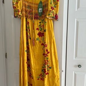 Beautiful brightly colored Bohemian style Farm Rio Maxi dress w/ puff sleeves.